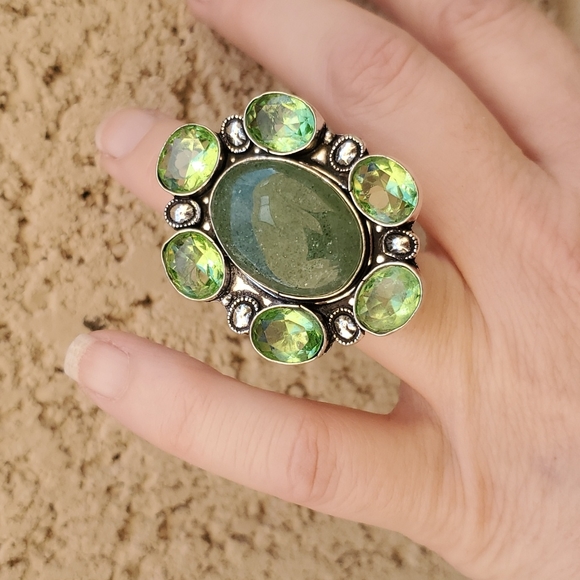 New Oversized Green Apatite and Tsavorite 925 Silver Statement Ring. - Picture 12 of 16